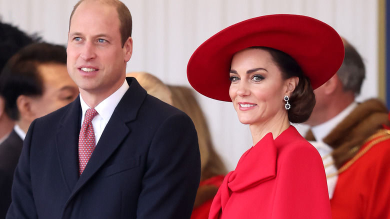 Il principe William e Kate Middleton stanno insieme in abiti formali