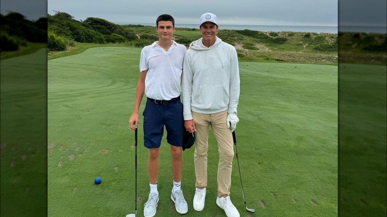 Tom Brady gioca a golf con suo figlio Jack