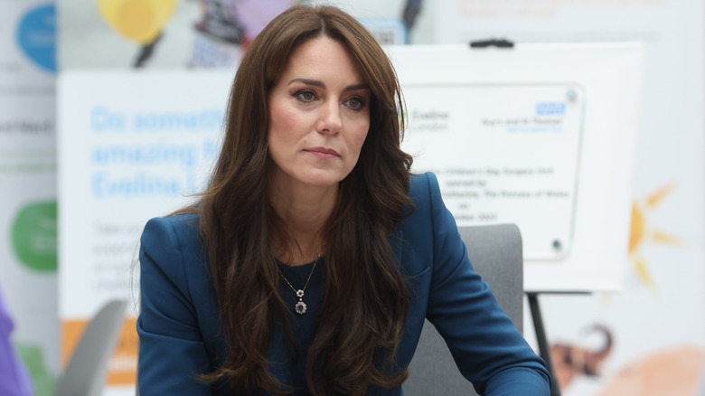 Kate Middleton accigliata