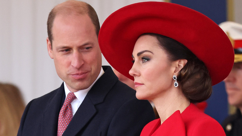 Il principe William guarda Kate Middleton