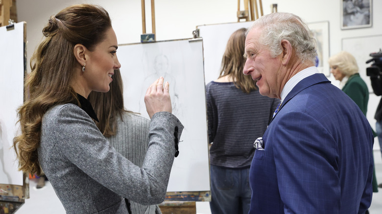 Kate Middleton e Re Carlo parlano