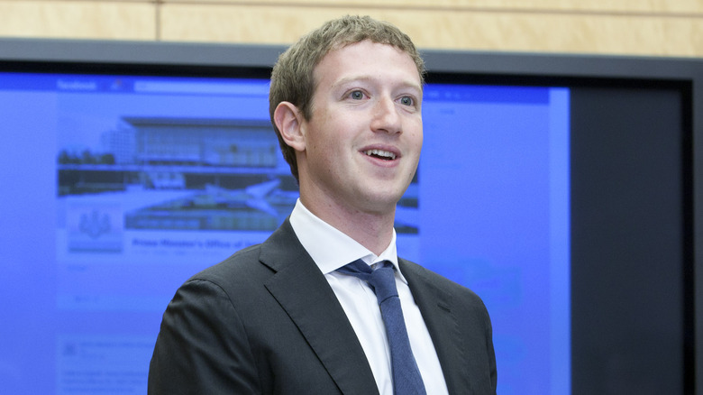 Mark Zuckerberg in completo