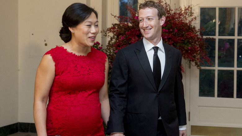 Mark Zuckerberg e Priscilla Chan ridono