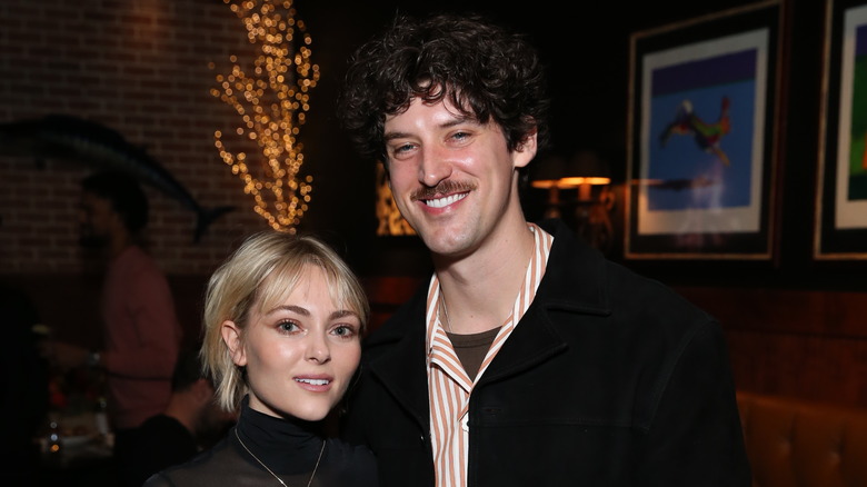 AnnaSophia Robb posa con Trevor Paul