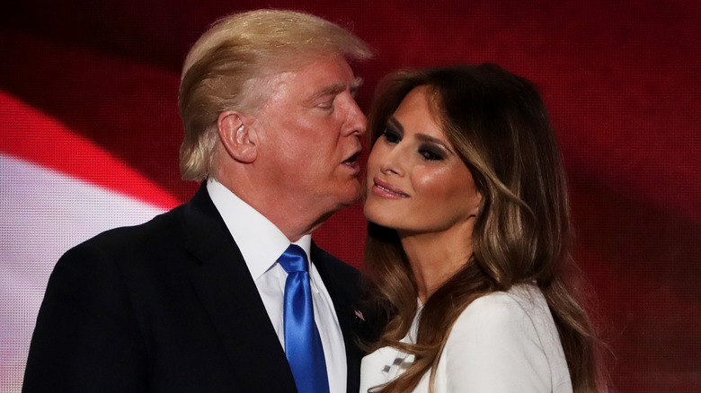 Donald Trump bacia Melania Trump