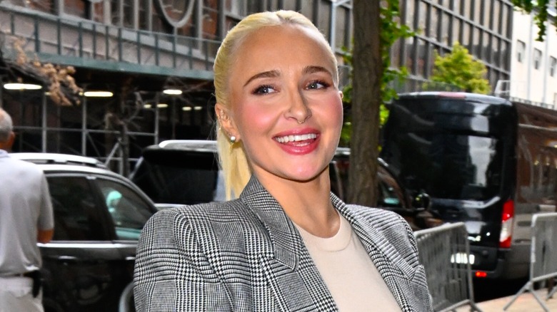 Hayden Panettiere sorride