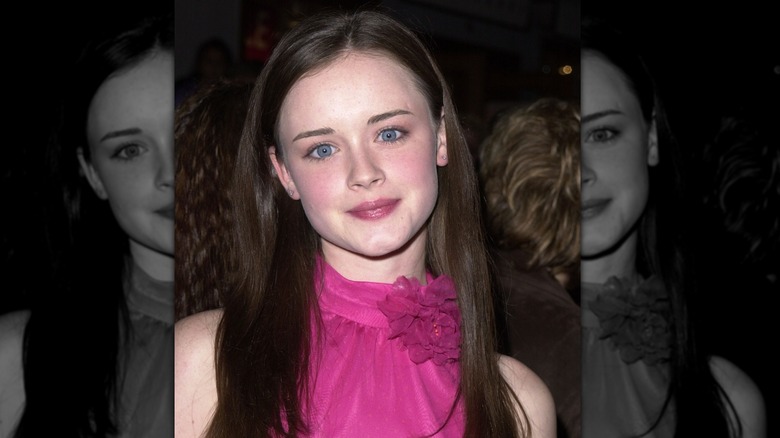 Alexis Bledel sorride