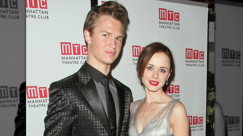 Ansel Elgort e Alexis Bledel in posa