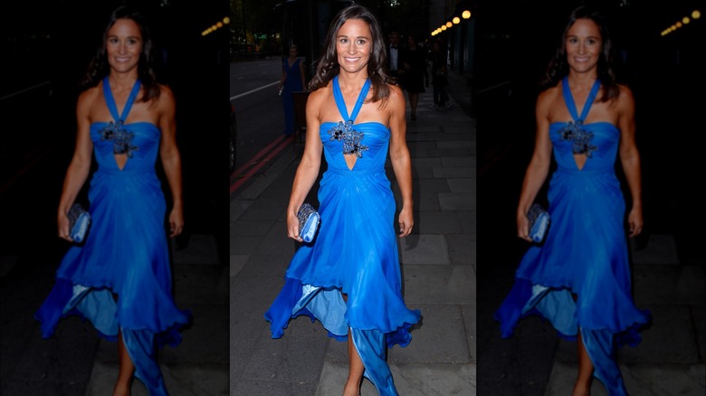 Pippa Middleton in blu brillante