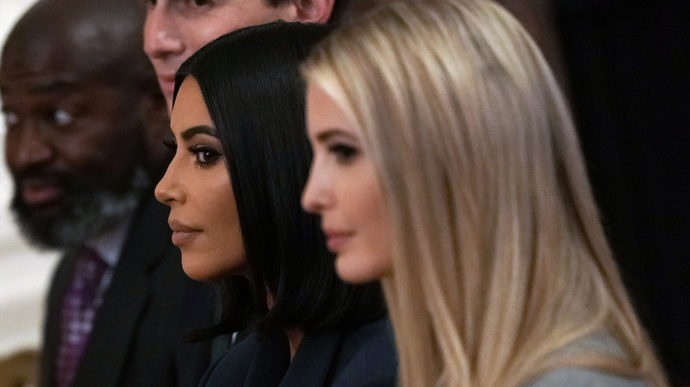 Kim Kardashian e Ivanka Trump seduti insieme