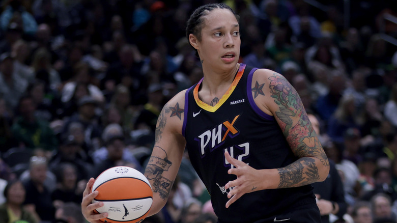 Brittney Griner gioca a basket