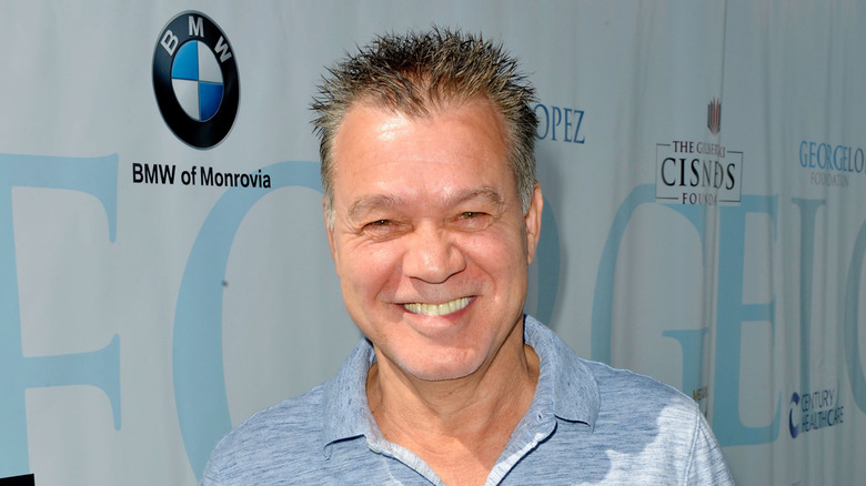 Eddie Van Halen posa per le telecamere