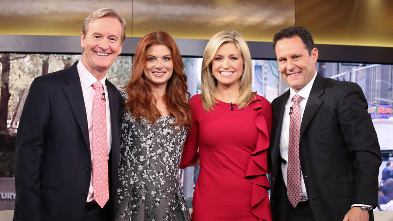 Il team Fox & Friends e Debra Messing