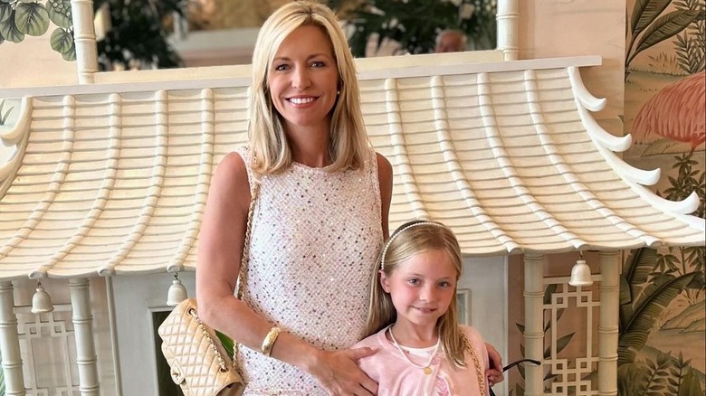 Ainsley Earhardt e la figlia Hayden in posa