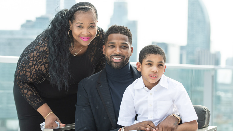 Tristan Thompson con la madre Andrea e il fratello minore Amari