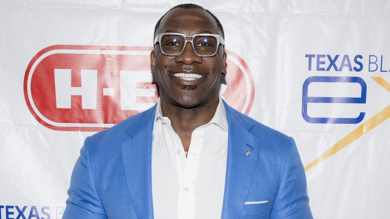 Shannon Sharpe su un tappeto rosso