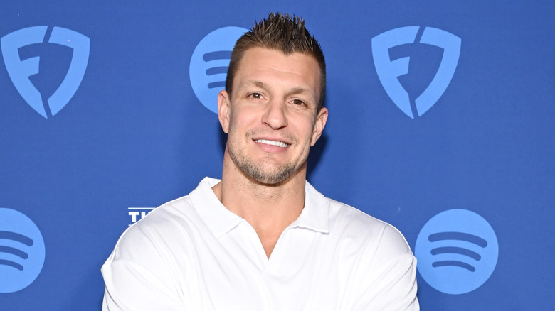 Rob Gronkowski su un tappeto rosso