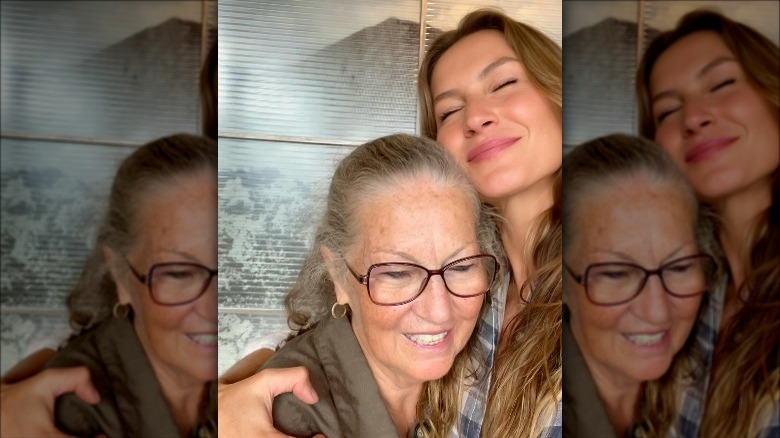 Gisele Bündchen abbraccia sua madre Vânia Nonnenmacher