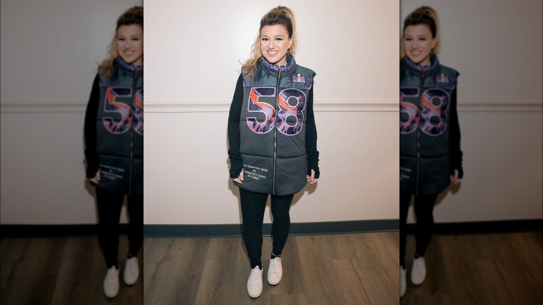 Kelly Clarkson in uno scatto sincero prima del Super Bowl 58