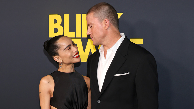 Zoe Kravitz e Channing Tatum si guardano negli occhi