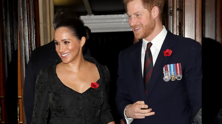 Meghan Markle abito nero scollato