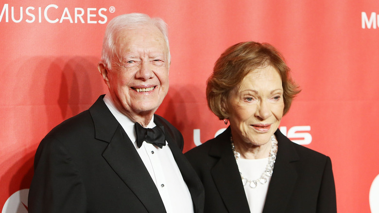 Jimmy e Rosalynn Carter posano sul tappeto rosso