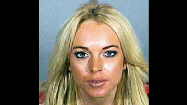 Foto segnaletica di Lindsay Lohan con i capelli biondi