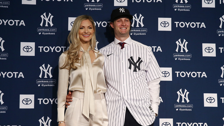 Amy Cole con suo marito, il lanciatore dei New York Yankees Gerrit Cole all'evento