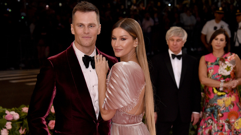 Gisele Bündchen ha messo la mano sul petto di Tom Brady al Met Gala 2019