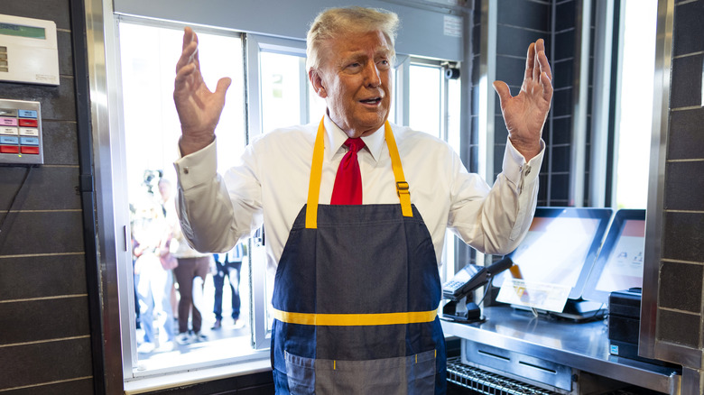 Donald Trump all'interno di McDonald's