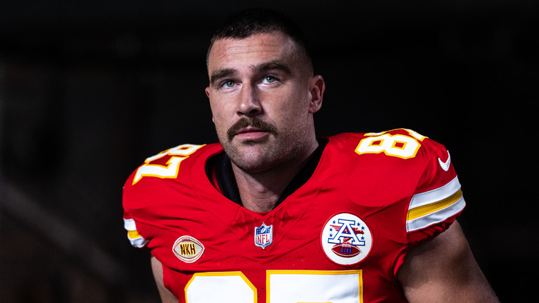 Travis Kelce in posa