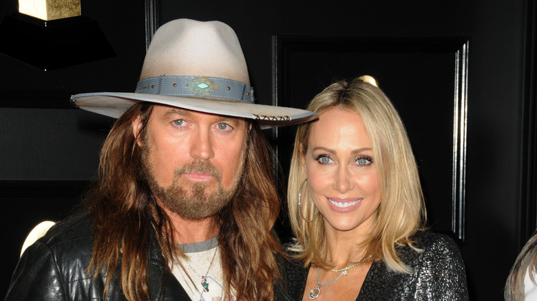 Billy Ray Cyrus e Trish Cyrus posano ad un evento