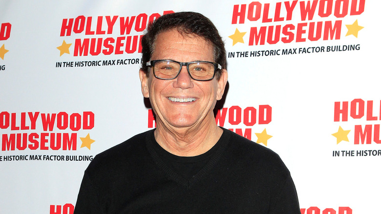 Anson Williams sorride