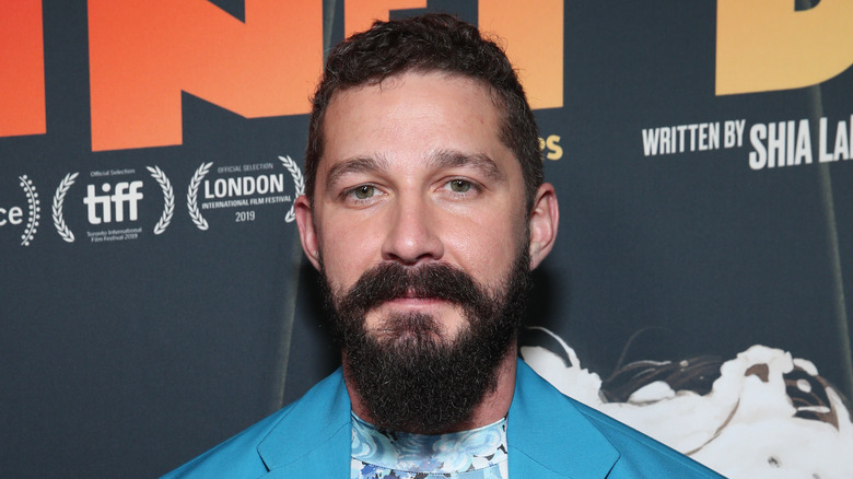 Shia LaBeouf in posa