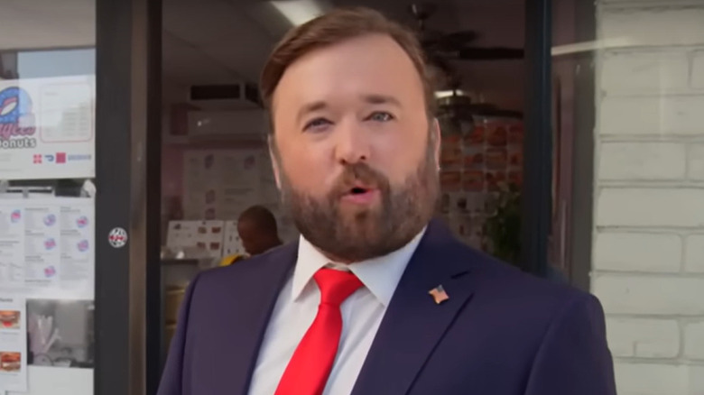 Haley Joel Osment nel ruolo di JD Vance