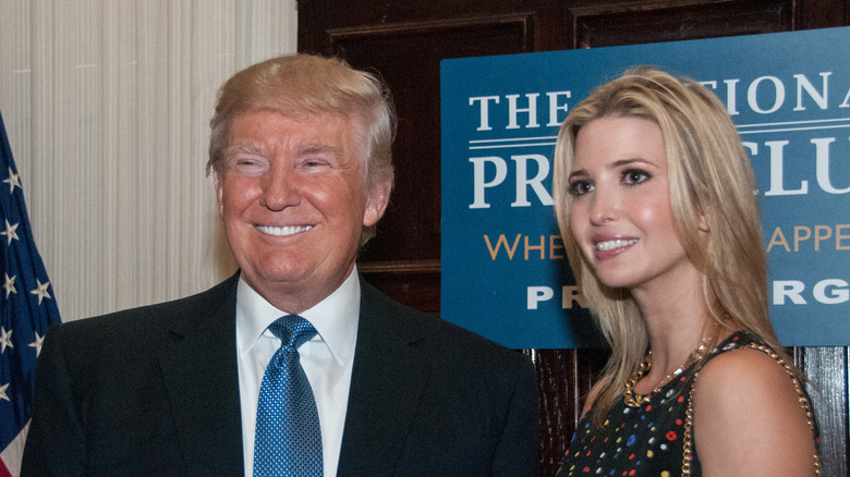 Donald e Ivanka Trump posano a un pranzo al National Press Club