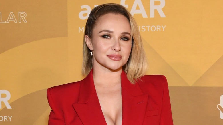 Hayden Panettiere sorride