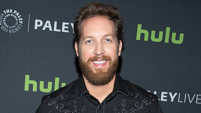 Chris Sacca sorridente sul tappeto rosso