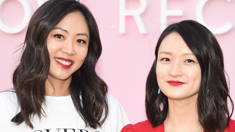 Sarah Lee e Christine Chang sorridono