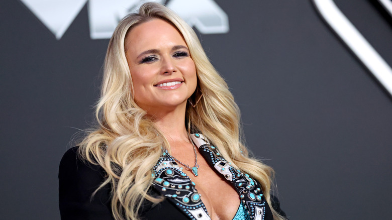 Miranda Lambert sorride