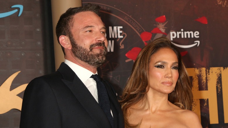 Ben Affleck e Jennifer Lopez in posa