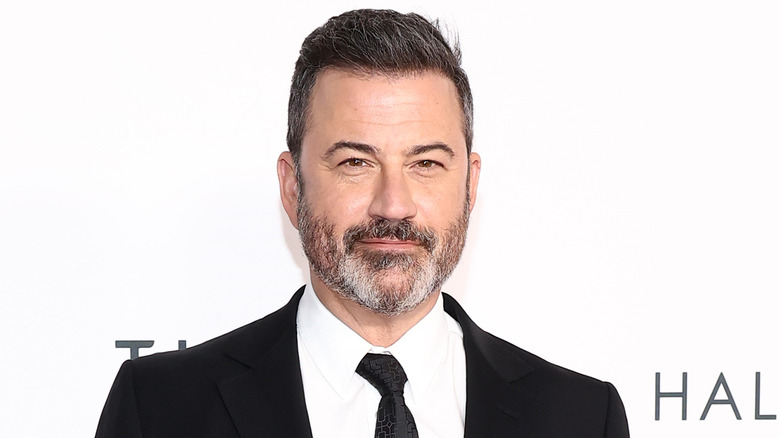 Jimmy Kimmel indossa un abito