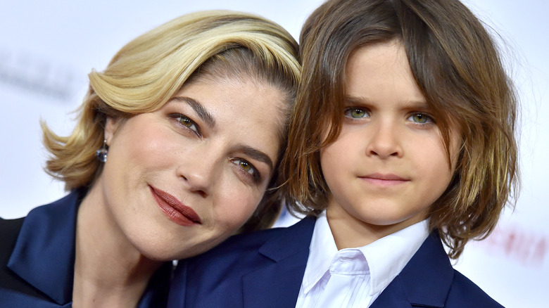 Selma Blair con il giovane Arthur Saint