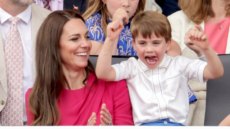 Kate Middleton sorride al principe Louis