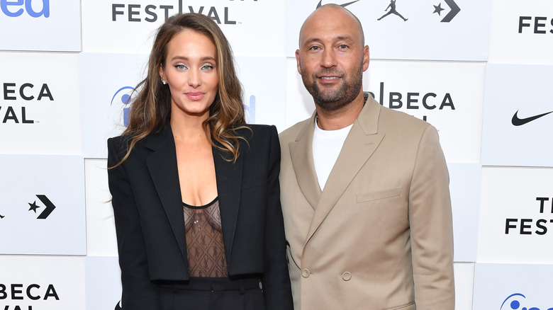 Hannah Davis posa con Derek Jeter