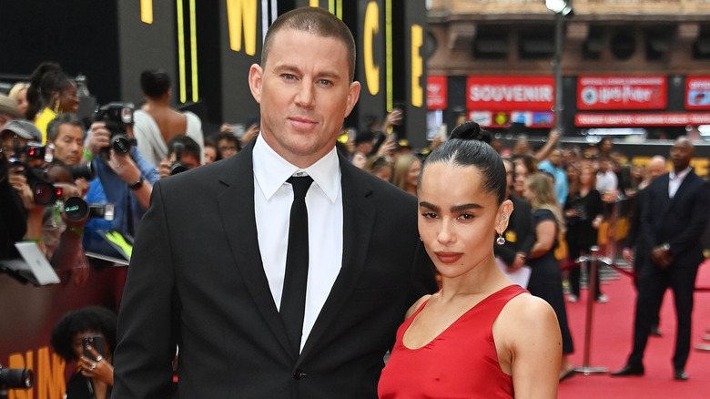 Channing Tatum e Zoe Kravitz posano sul tappeto rosso