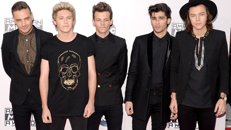 One Direction vestiti di nero