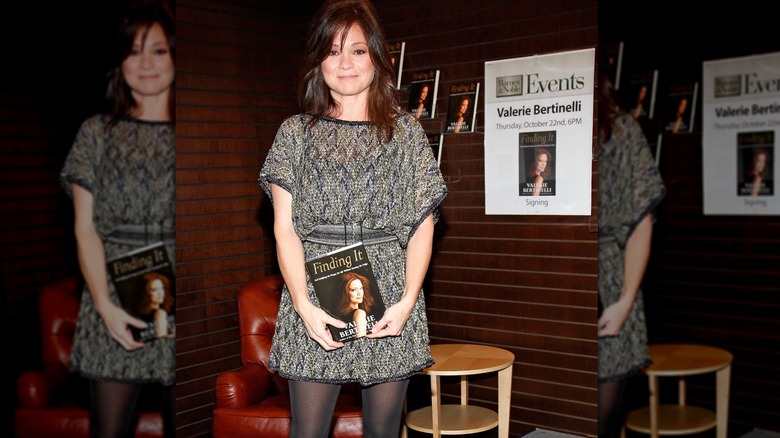 Valerie Bertinelli con libro