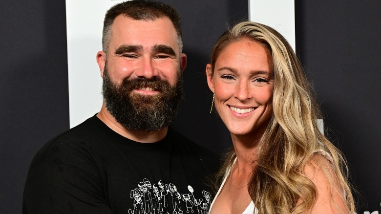 Jason Kelce e Kylie Kelce partecipano alla première mondiale di 