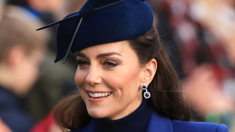 Kate Middleton sorride